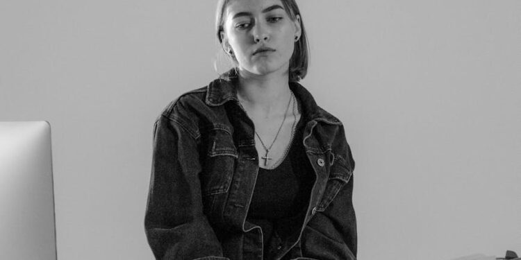 Ilya Lichtenstein sitting in a courtroom, facing legal proceedings over cryptocurrency theft.