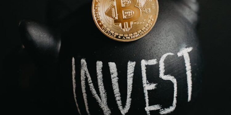 A digital coin representing Bitcoin-linked savings with a 7% yield prominently displayed.