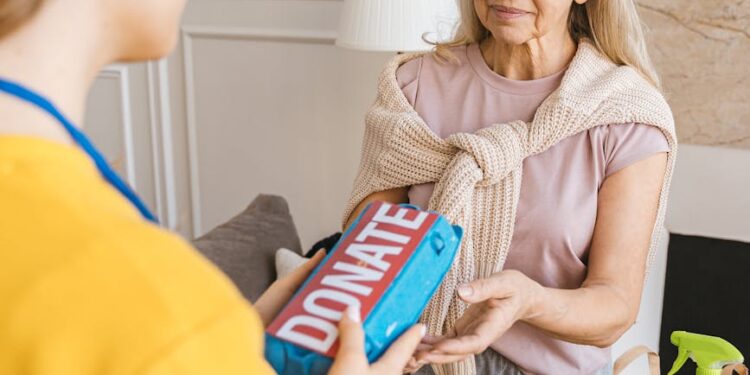 ZachXBT receiving a cryptocurrency donation from Hyperliquid Foundation.