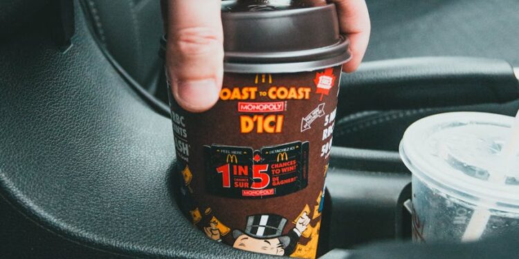 Graphic depicting XRP holders accessing DeFi platforms through Flare and Xaman integration.