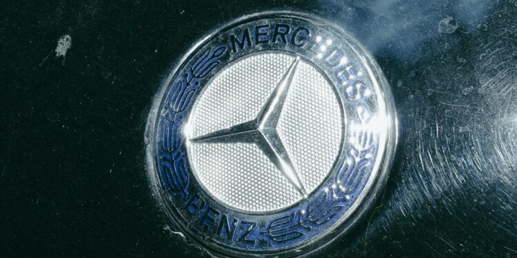 Logo of Aave Labs with Avara branding crossed out, symbolizing operational changes.