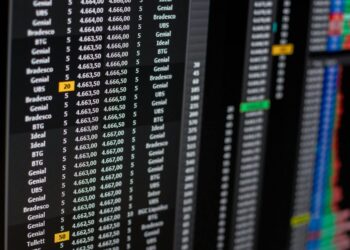 Traders monitor stock market trends amid concerns over AI earnings reports on Wall Street.