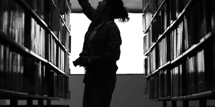 A graphic showing institutional lending processes involving staked SOL cryptocurrency.