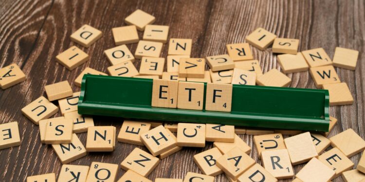 Graph showing rising Bitcoin ETF investments by Abu Dhabi funds and BlackRock.