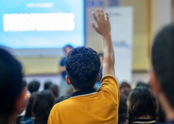 Alan Howard speaking at a crypto conference, highlighting WebN's continued operations.