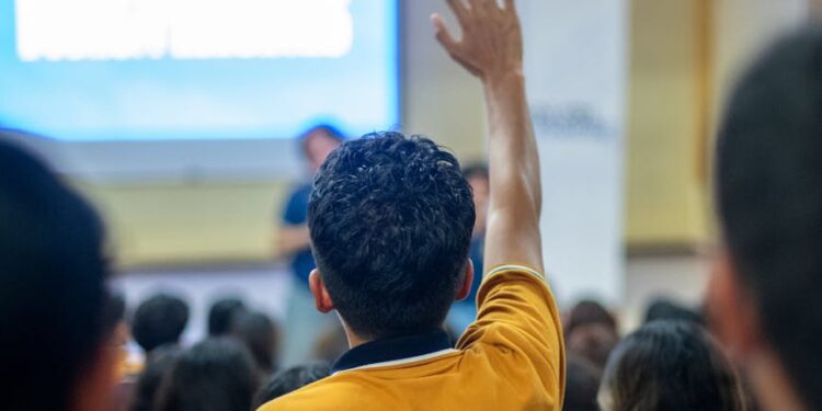 Alan Howard speaking at a crypto conference, highlighting WebN's continued operations.