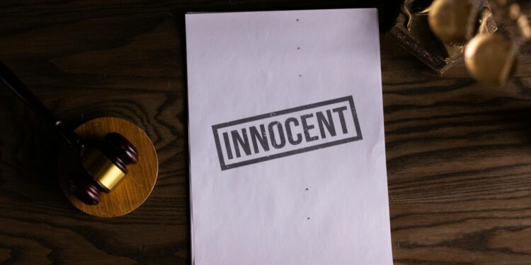 A courtroom scene with a judge, prosecutor, and defendant related to Bitcoin fraud.