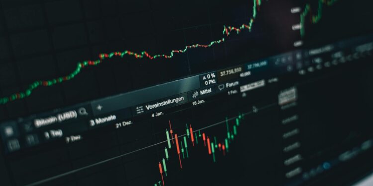 A cryptocurrency chart showing a sharp decline in Bitcoin's value and liquidation trends.