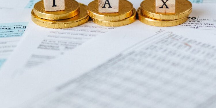 Members of the Dutch House debating wealth taxation changes in a formal setting.