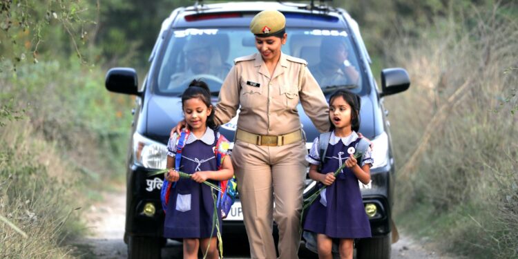 Rui-Siang Lin being escorted by police, surrounded by media at a court hearing.