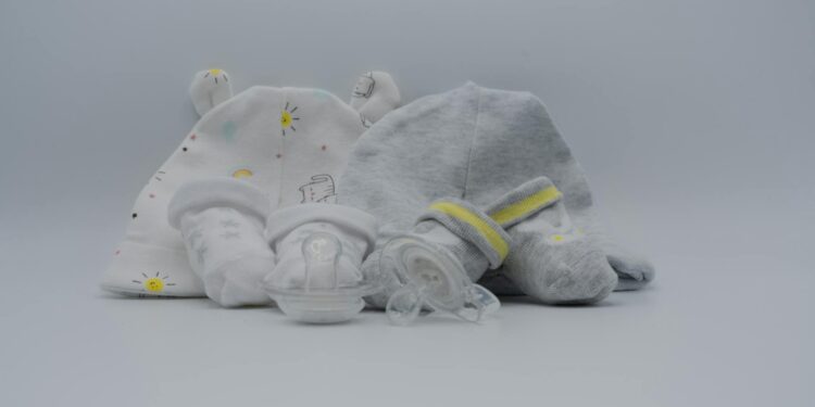 Bitcoin and baby items symbolize Kraken's support for newborn accounts in Wyoming.