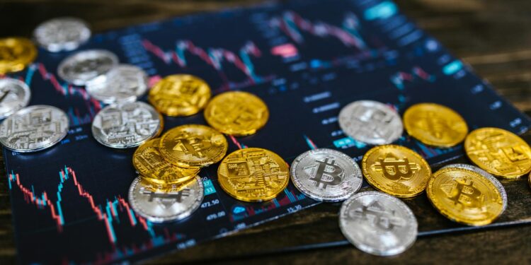 Graph showing Bitcoin fund outflows alongside a rise in altcoin values.