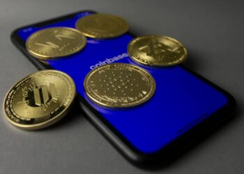 Screenshots of Solana-based platforms affected by the $27M Step Finance hack.