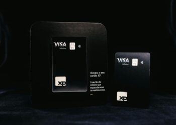 Santander and Visa executives discuss AI payments innovation at a launch event in Latin America.
