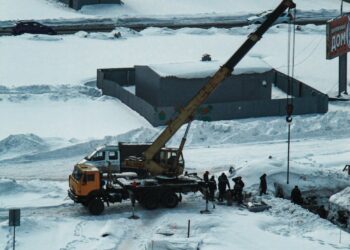 Construction site of a new AI data center in Texas, featuring cranes and workers.