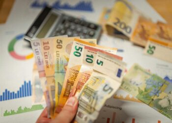 A financial chart showing US inflation rates with February's figure highlighted at 2.4%.