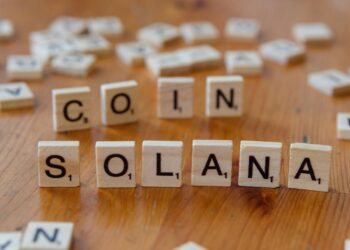 Western Union and Crossmint logos with Solana blockchain graphics and USDPT stablecoin text.