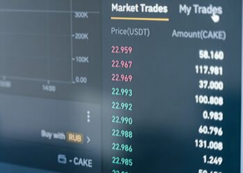 Japanese investors explore USDC lending options on a digital trading platform interface.