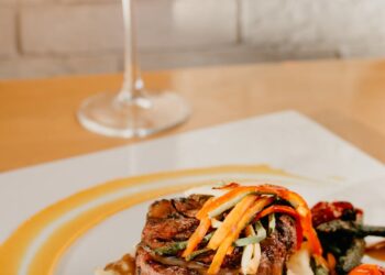 Employee receiving a Bitcoin bonus from Steak n Shake at the restaurant.