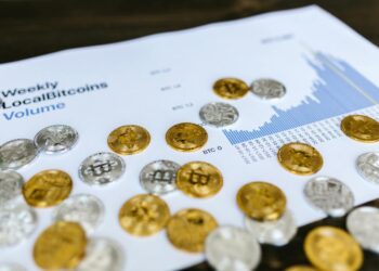 Tom Lee speaking at a financial conference, with charts on crypto trends in the background.