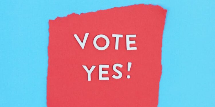 Graphic showing voting results, with "Yes" at 52.6% for Aave proposal in crypto finance.