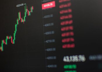 Chart showing Binance's trading volume compared to a significant drop in overall crypto market volume.