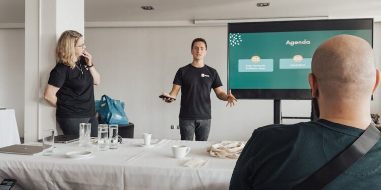 Anthony Scaramucci and Michael Saylor discussing Bitcoin yield strategies at a conference.