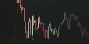 Graph showing AAVE price decline amidst fluctuating cryptocurrency market trends.