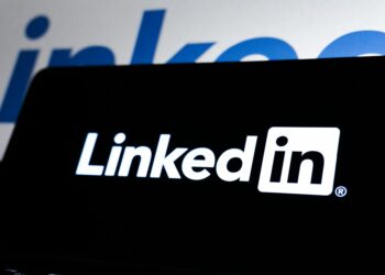 Chainlink logo displayed alongside the Deloitte logo, symbolizing SOC 2 Type 2 certification.