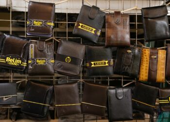 Counterfeit Ledger wallets displayed on a Chinese marketplace with warning signs highlighted.