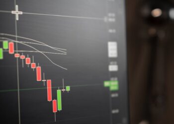 A graph showing Aave price decline to $90 amidst market volatility and security concerns.