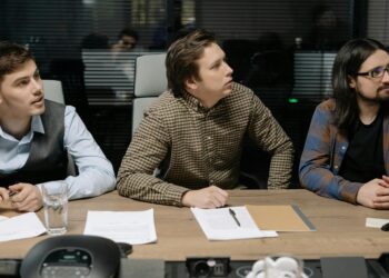 Ripple and Kyobo Life representatives discuss blockchain bond project at a conference table.