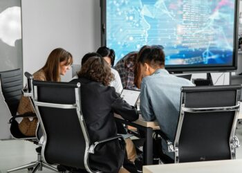 People at a conference discussing blockchain and AI technology integration.