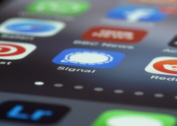 iPhone displaying Signal app with notification previews, highlighting privacy concerns.