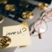 Kevin Warsh speaking at a finance conference, notes on digital assets in view.